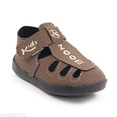 Synthetic unisex clog for kids (12-24 months), solid design, ideal for playtime. Made in India